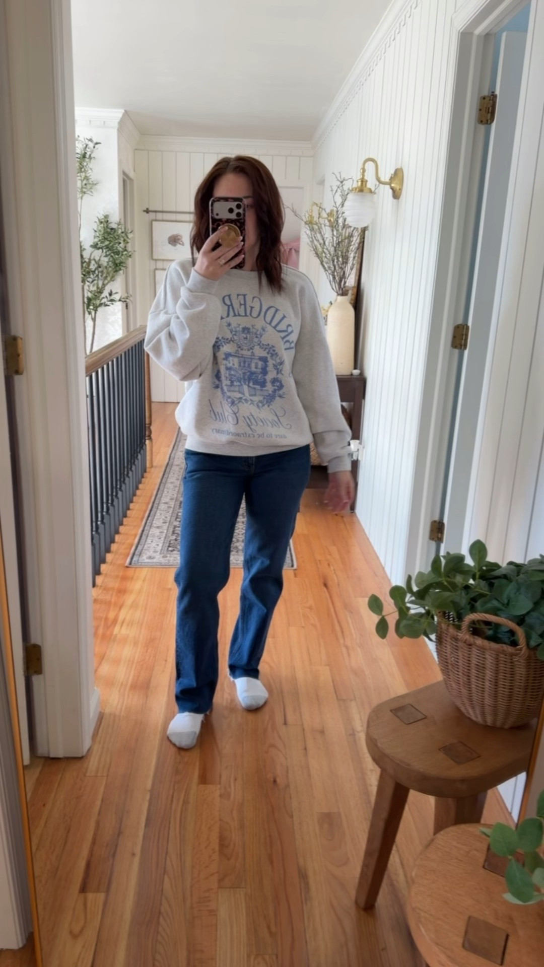 Wearing the mid rise 90s straight jeans
27 petite
If between sizes, size up
This color is sold out:/

#LTKSaleAlert #LTKPetite