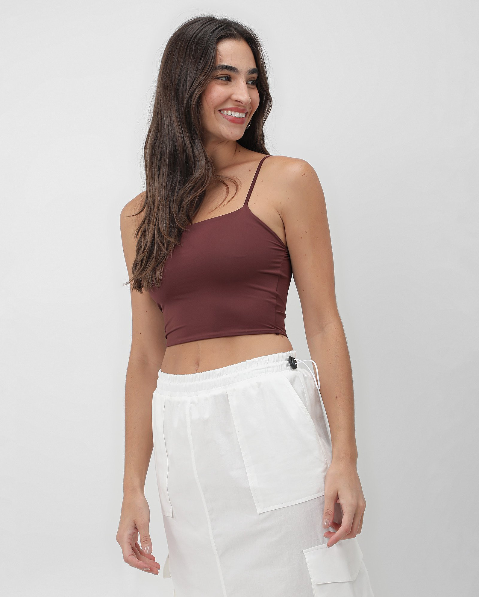 Regata cropped Mayara alça fina - Vinho |  Pool Basics by Riachuelo | Riachuelo (BR)