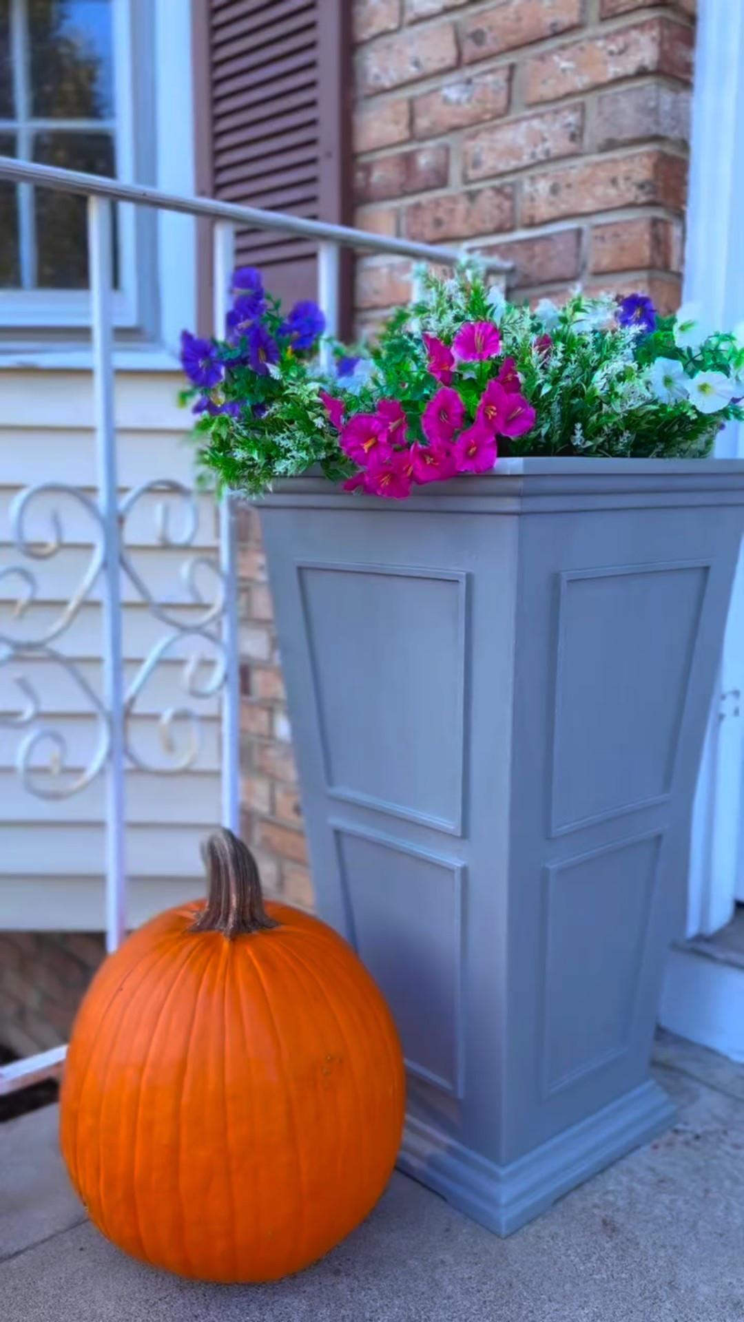When decor meets style 🌿✨ These stunning planters from @veradek have totally elevated my space — one brightening up my front porch with a pop of color 🌸🎃 and the other adding a chic, modern touch indoors with its sleek design 🖤 I love how versatile they are — perfect for both indoor and outdoor vibes, and they instantly make any corner look Pinterest-worthy 😍. If you’re looking to upgrade your greenery game, definitely check them out! 💫

#LTKHalloween #LTKHome #LTKSeasonal