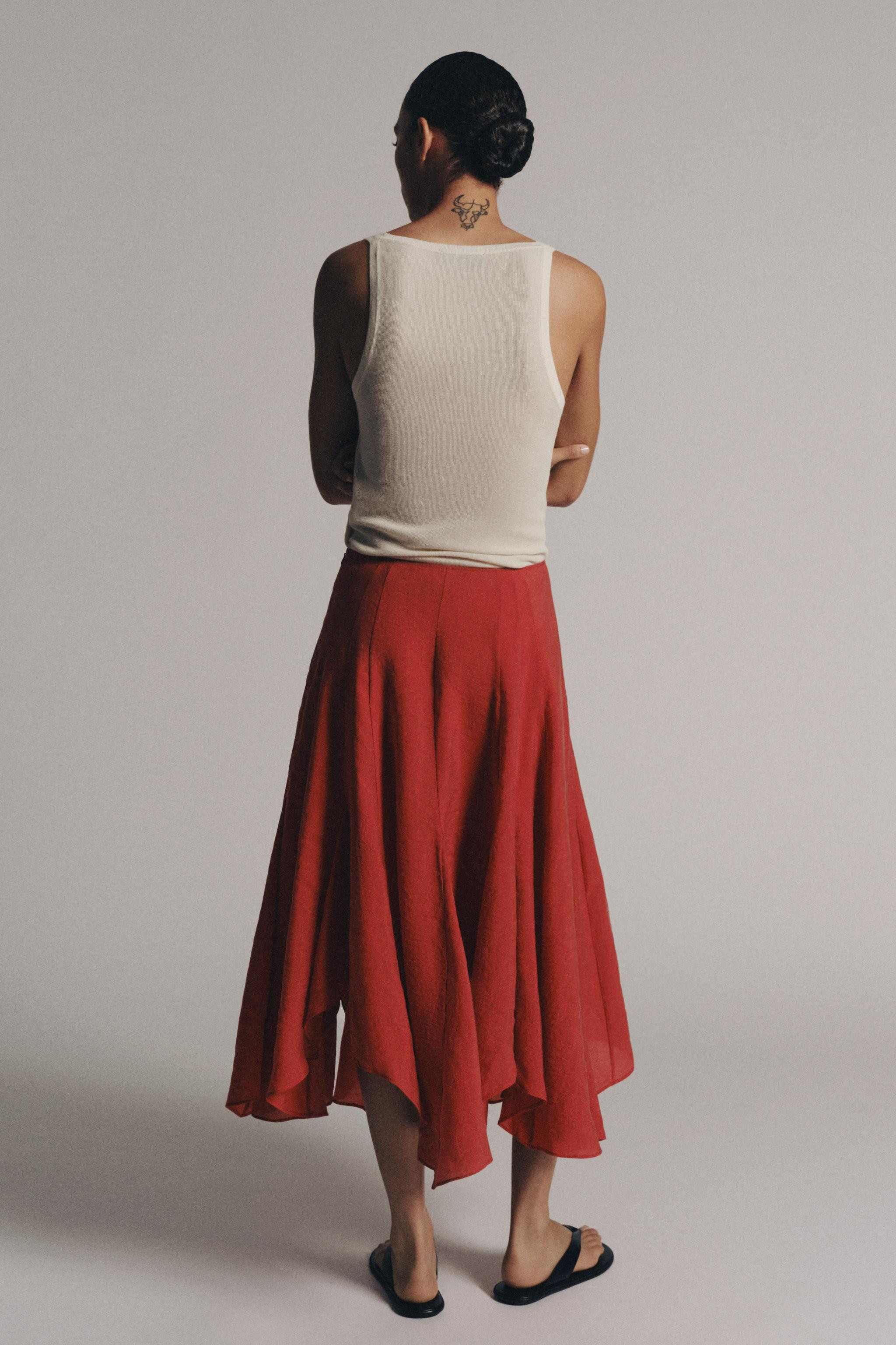 ZARA WOMAN COLLECTIONMid-rise skirt made from a lyocell blend yarn. A-line hem. Tonal interior li... | Zara US