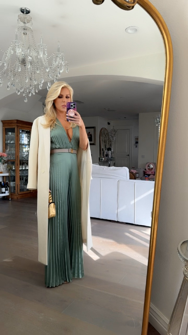 Paired this jumper with the gorgeous cream trench coat over the top. I got this from Zara and I think it’s sold out but linked similar ones below for you guys. 

#LTKVideo