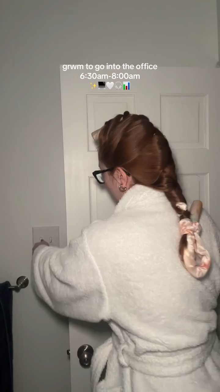 spend the morning with me before going into the office 🤍✨🎧

grwm, morning routine, routine, vlog, corporate, corporate girly, 9 to 5, heatless curls, business casual, aesthetic, trend, discover #grwm #morningroutine #routine #vlog #corporate #corporategirlie #9to5 #heatlesscurls #businesscasual #aesthetic #trend #discover