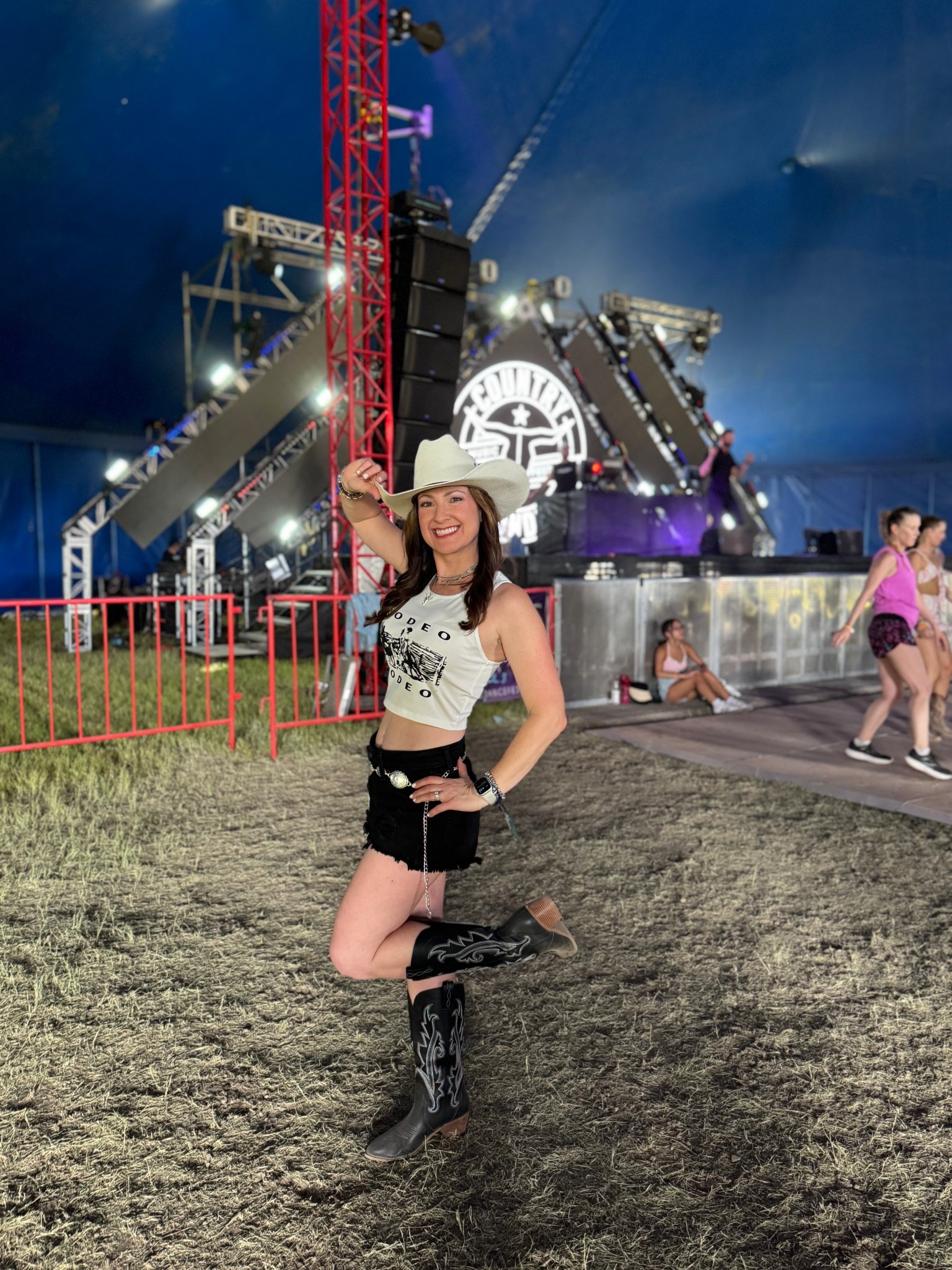 Country thunder fit!

Festival concert, Jean shorts, country belt, hot boots

#LTKPetite #LTKFestival #LTKStyleTip