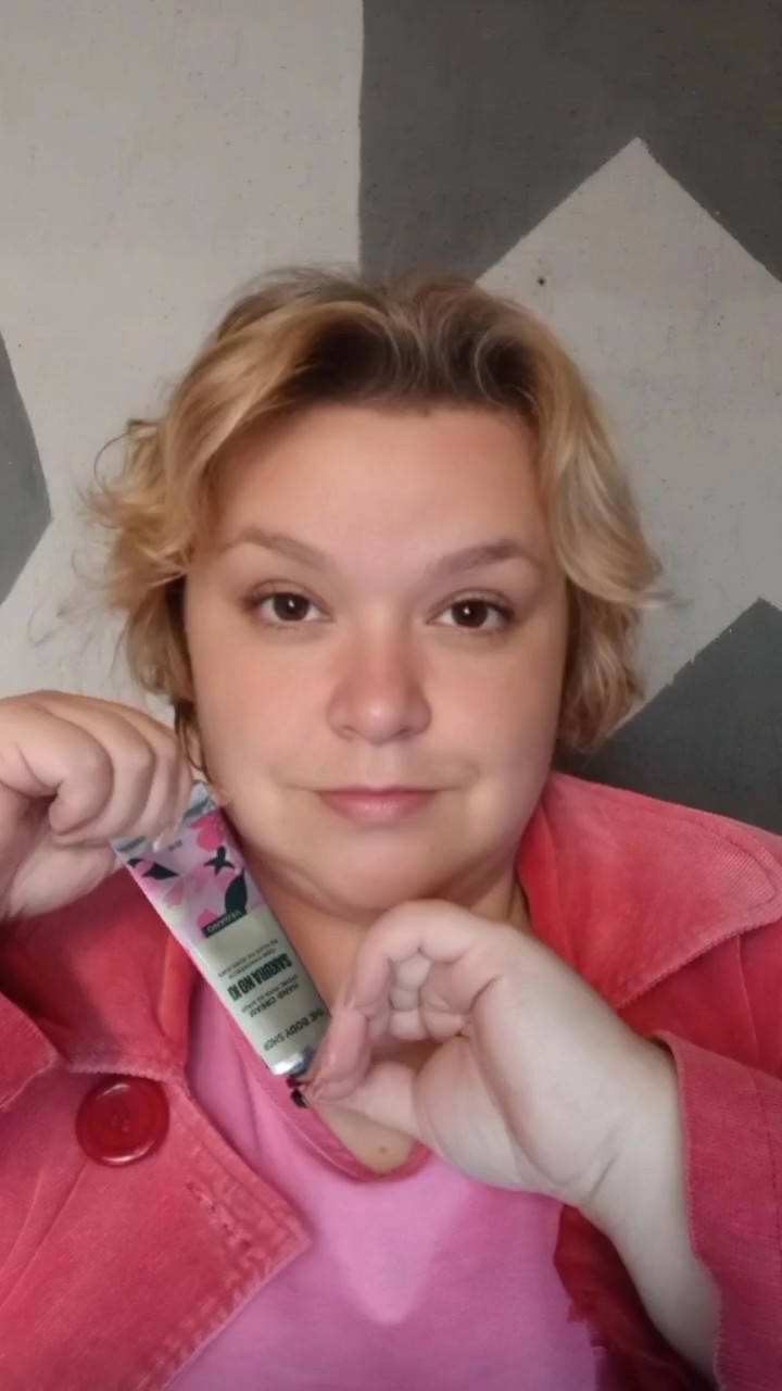 Já hidratou as mãos hoje?  Uma pele hidratada torna-se mais resistente e menos propensa a problemas como descamação e rachaduras..Usei o creme para mãos "sakura no ki" da The Body Shop#Skincare #MaosHidratadas

#LTKbrasil #LTKbeleza