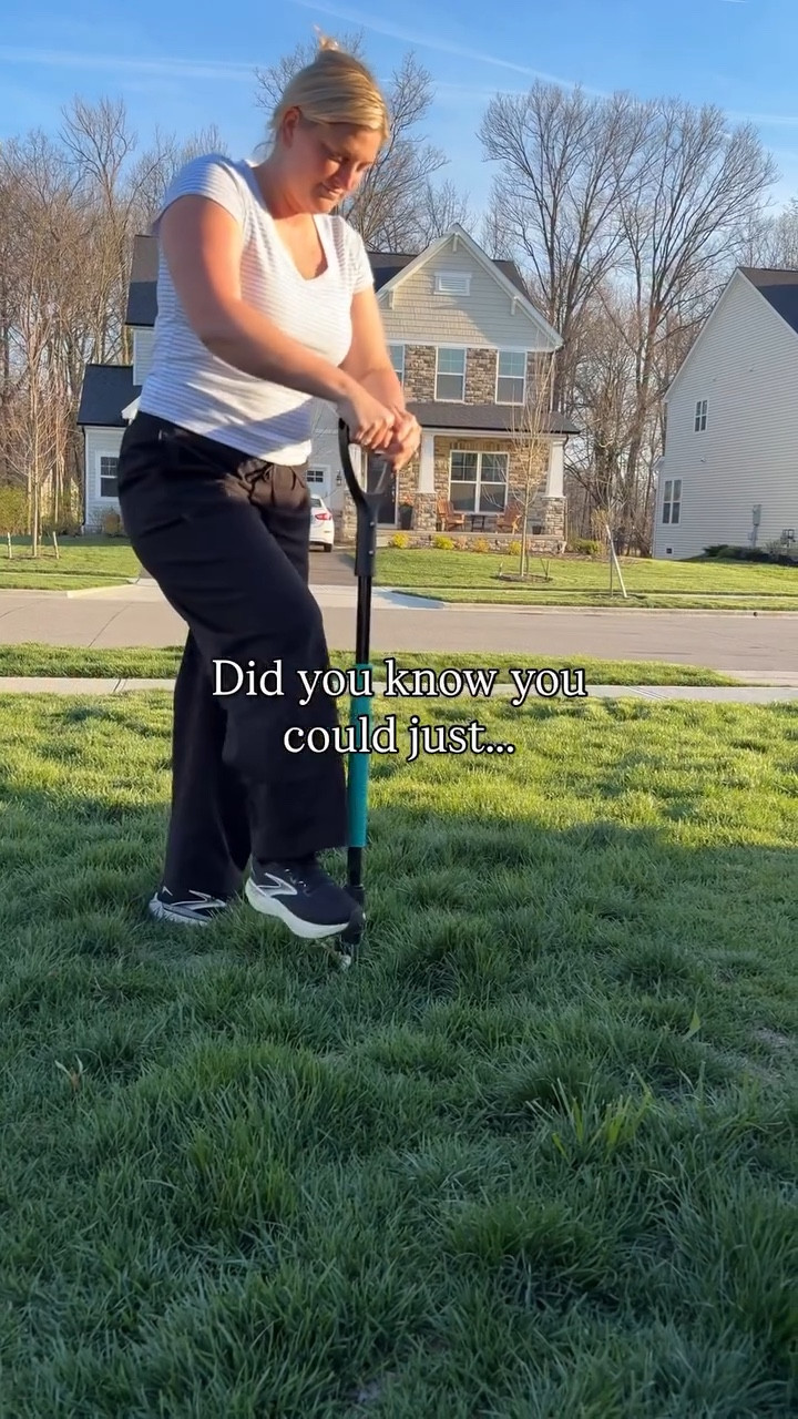 No more bending down for those annoying weeds 🙌🏻 

Comment SHOP for link 🔗 

#homehacks #gardening #outdoormusthave