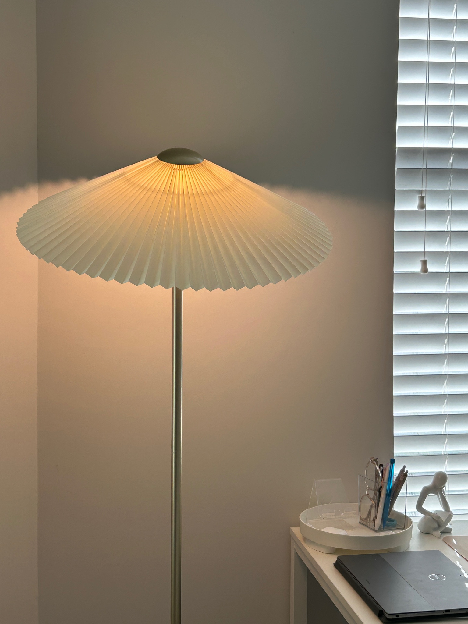 must have floor lamp!! #neutralhome #neutraldecor #pleatedlamp 

#LTKhome