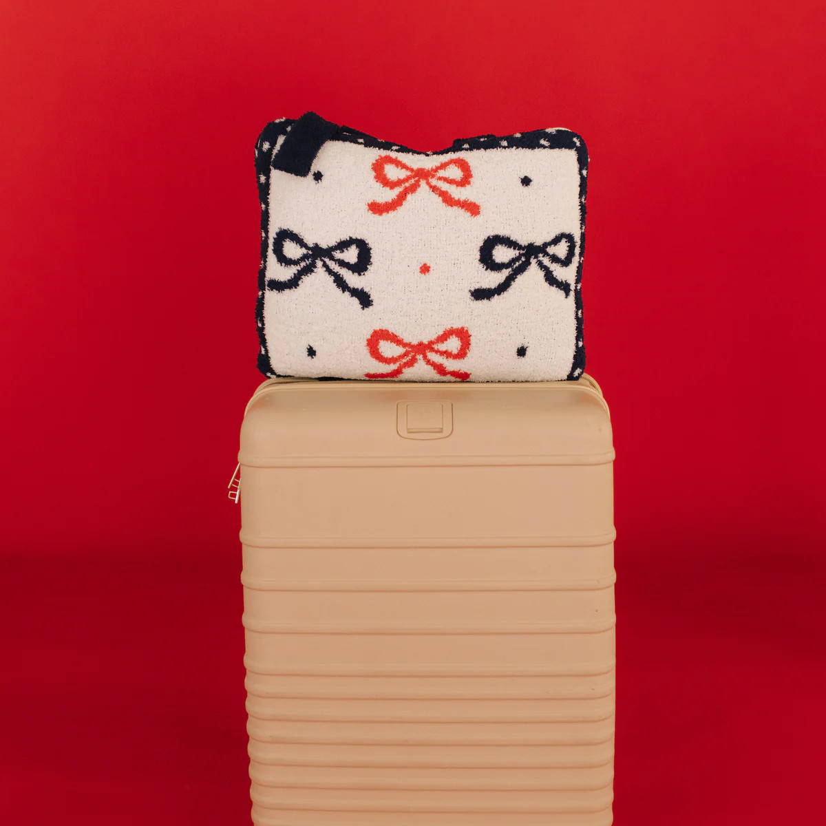 Bow & Polka Dot Quillow 50x60 | Staykation | Staykation