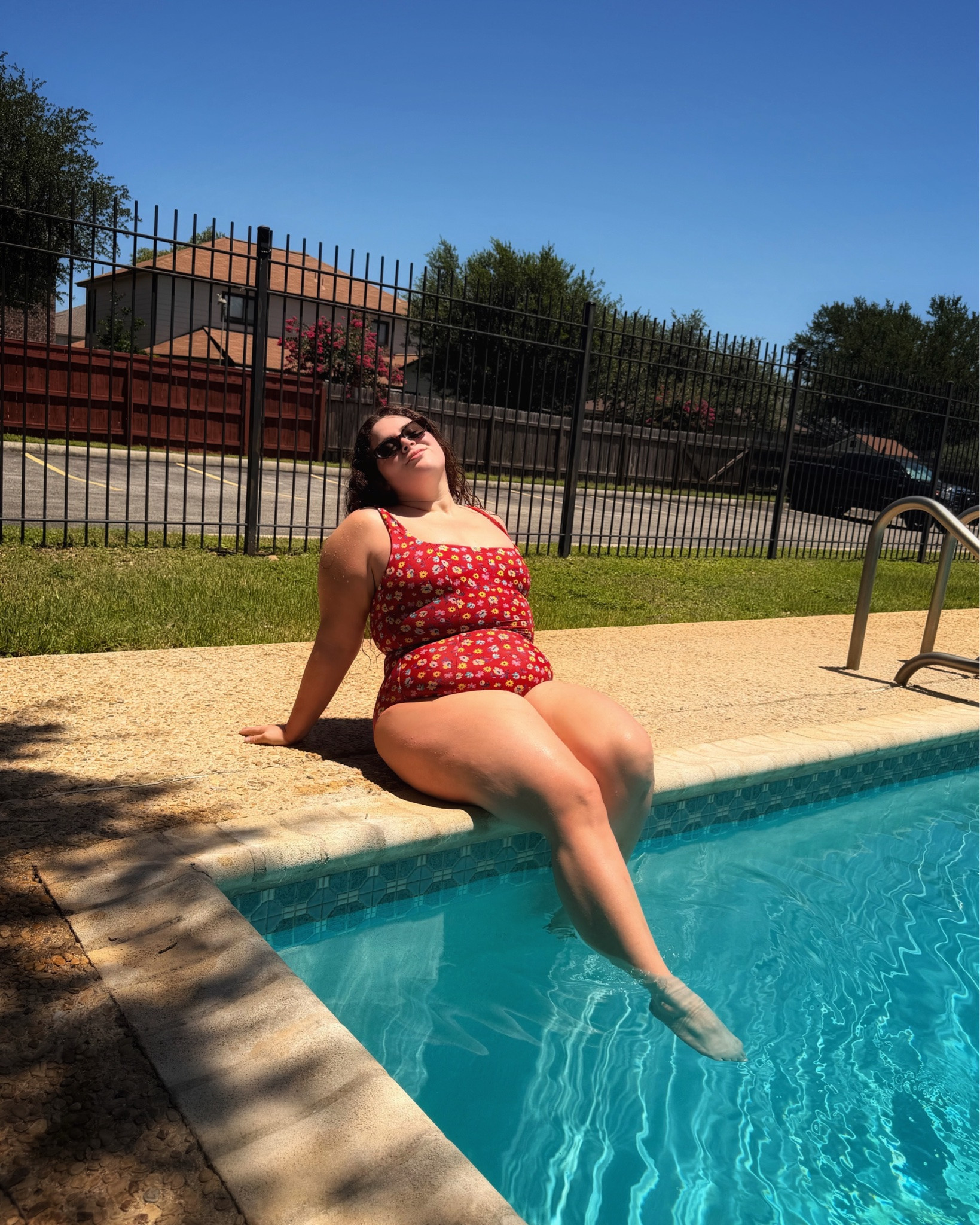 your daily reminder to wear the sunscreen ☀️🧴#yittyambassador @yitty 

#plussize #plussizemodel #plussizeswimwear #yitty