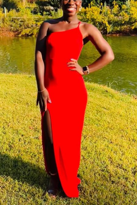 This red formal gown is so flattering!

Black tie wedding guest dress, red formal dress, charity event dress, gala gown

#LTKwedding #LTKunder100