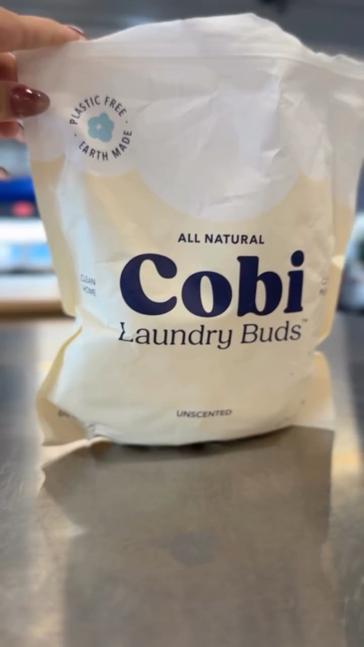 I fell in love with @cobiclean 100% cotton dryer sheets so I just had to try their laundry pods!!! They’re all natural with a neutral scent, and they cleaned my clothes so good!!! 

#cobi #cobiclean #laundrypods #natural