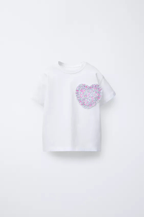 T-shirt with round neck and short sleeves. Printed heart patch detail at chest. | Zara US