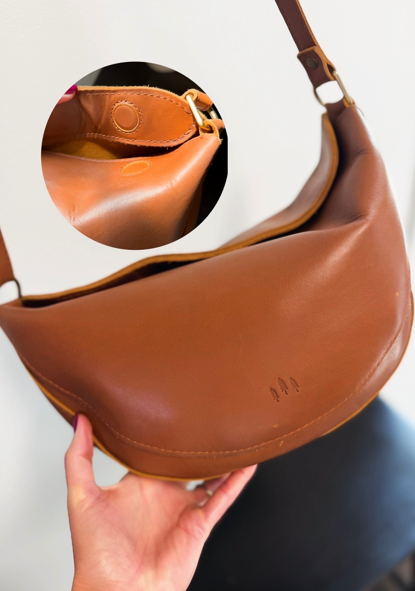 The quality of this purse is 12/10 and the magnetic closure is genius!! 
Available in several
Color options.