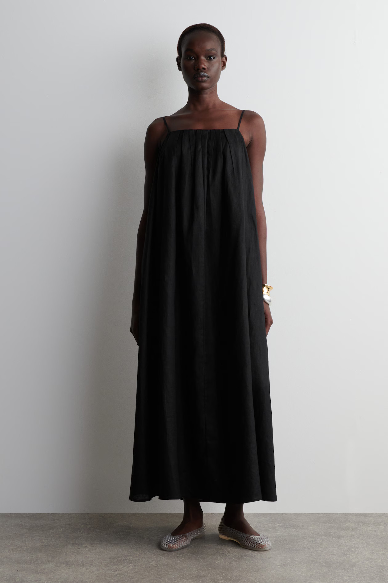 PLEATED LINEN MAXI DRESS - BLACK | COS AU | COS (AU)