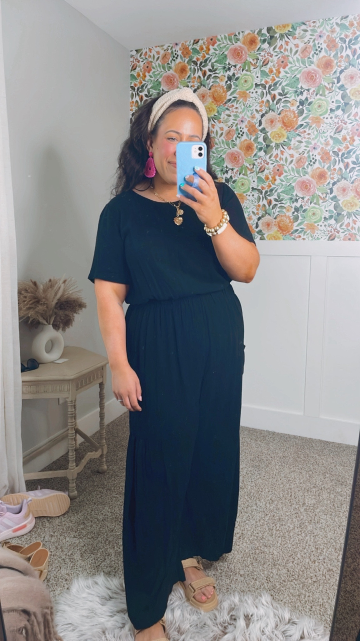 The BEST comfortable but cute travel outfit for my midsize girlies! Comes in several colors and it’s so easy to slip on and off! 

#LTKTravel #LTKStyleTip #LTKMidsize