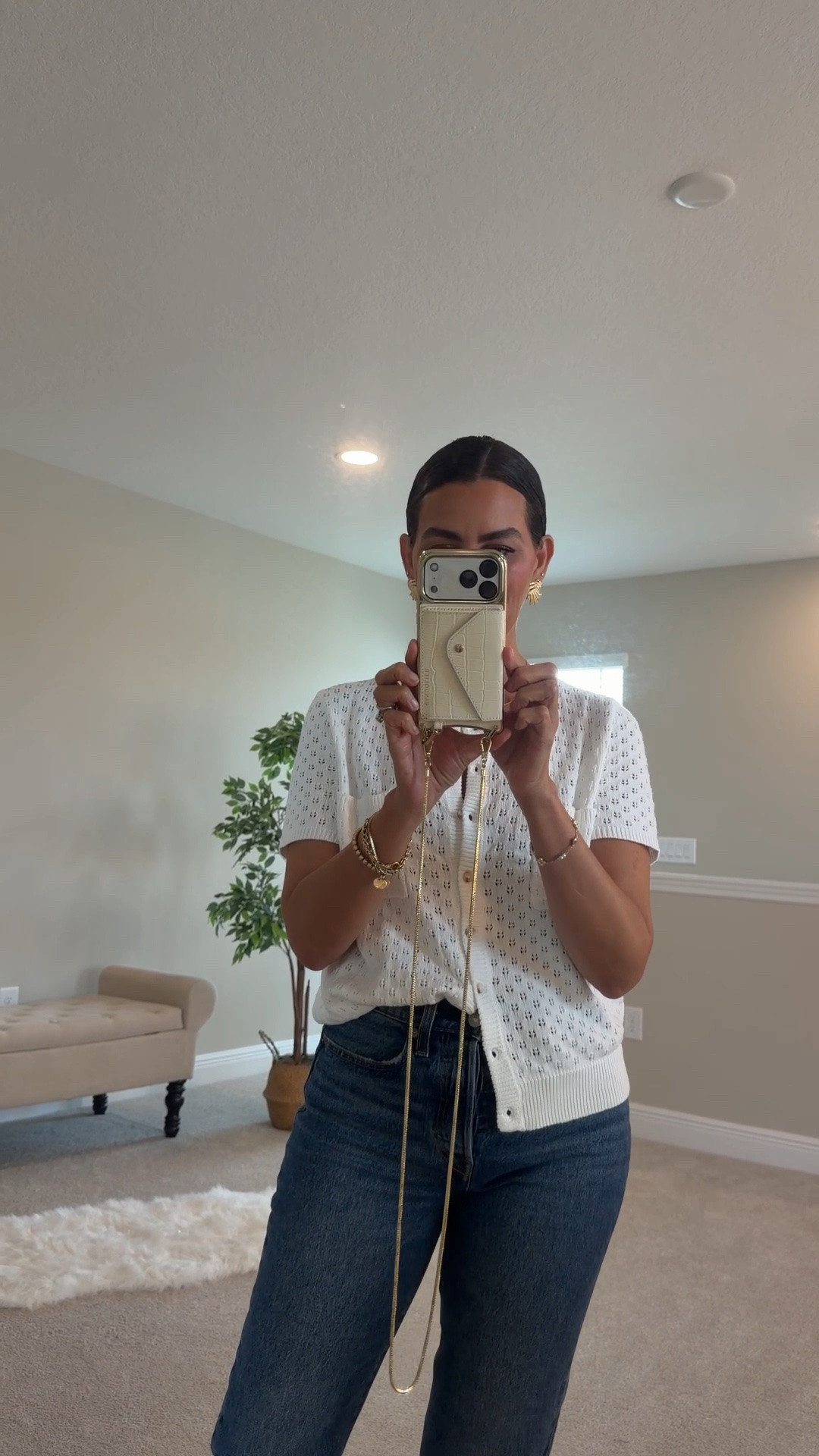 Loving this phone case! Perfect for vacation or hands free outings. 
@BANDOLIER #sponsored

#LTKTravel #LTKU #LTKootd