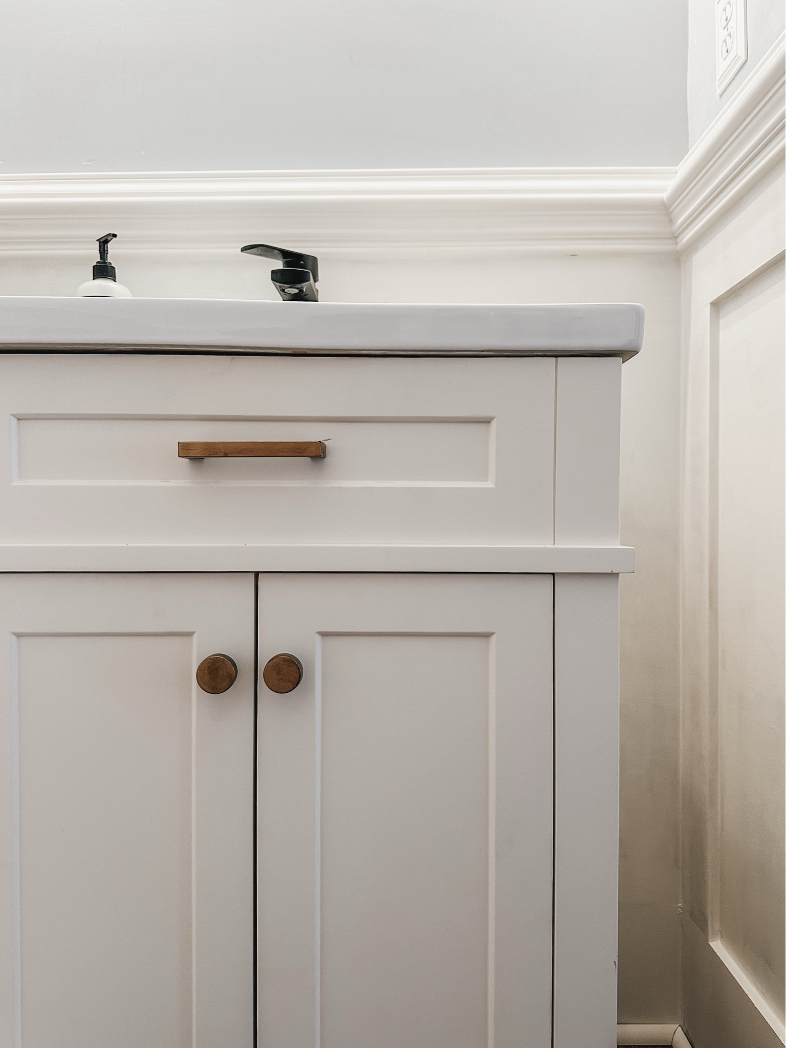 From drab to fab in under a minute. Use rub n buff to completely change the look of your hardware and save some money!

#LTKHome