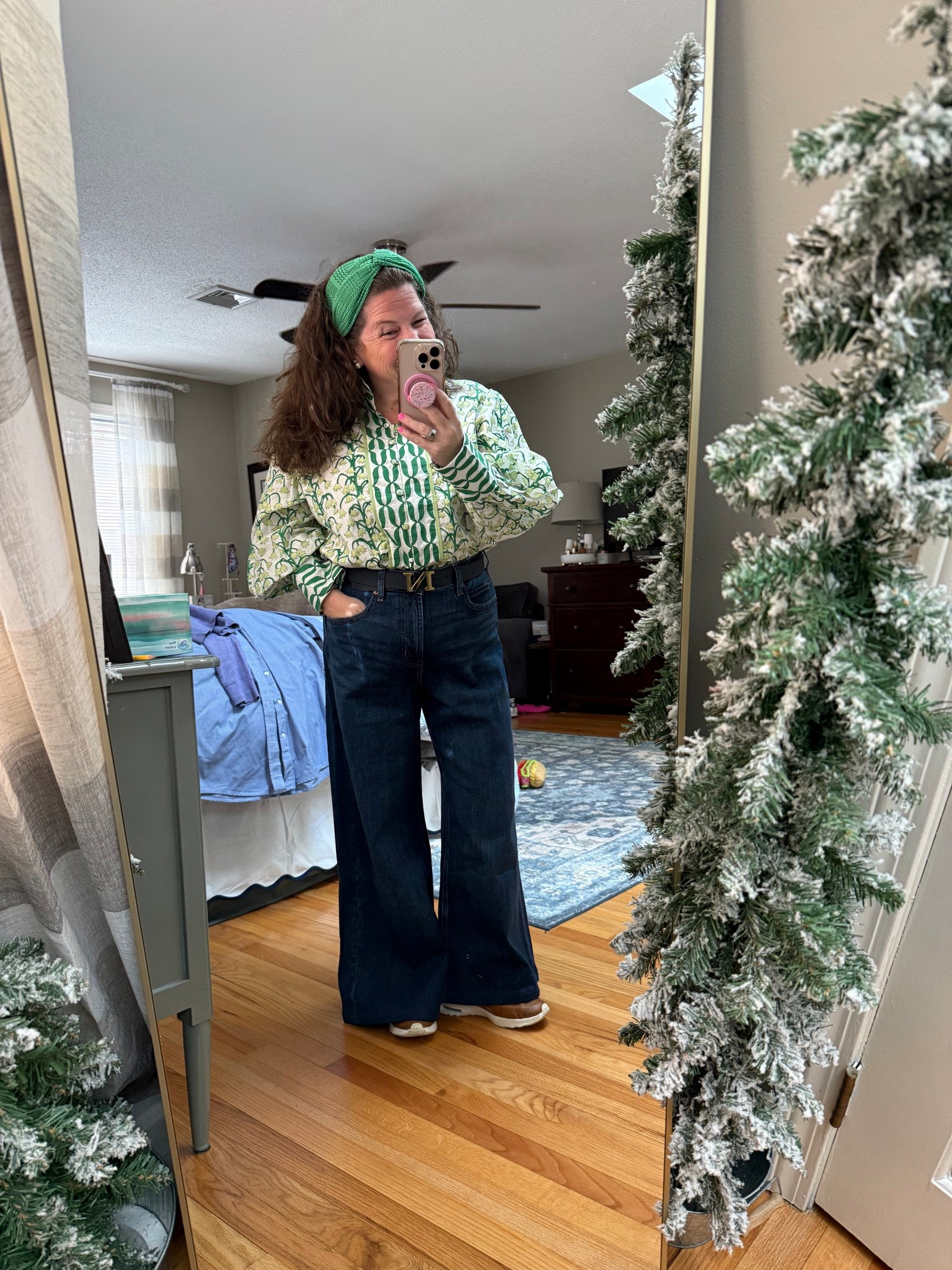 I love to mix high end finds and affordable fashion, like this @suesartor blouse and these @oldnavy jeans. 

#LTKootd #LTKMidsize #LTKOver40