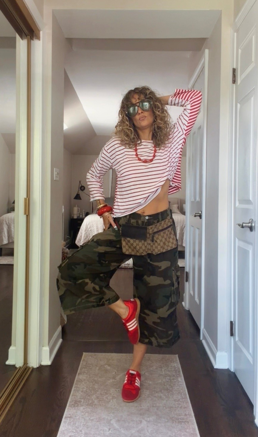 Wearing a small in the top and medium in the shorts. In the sneakers I’m wearing a men’s 5
