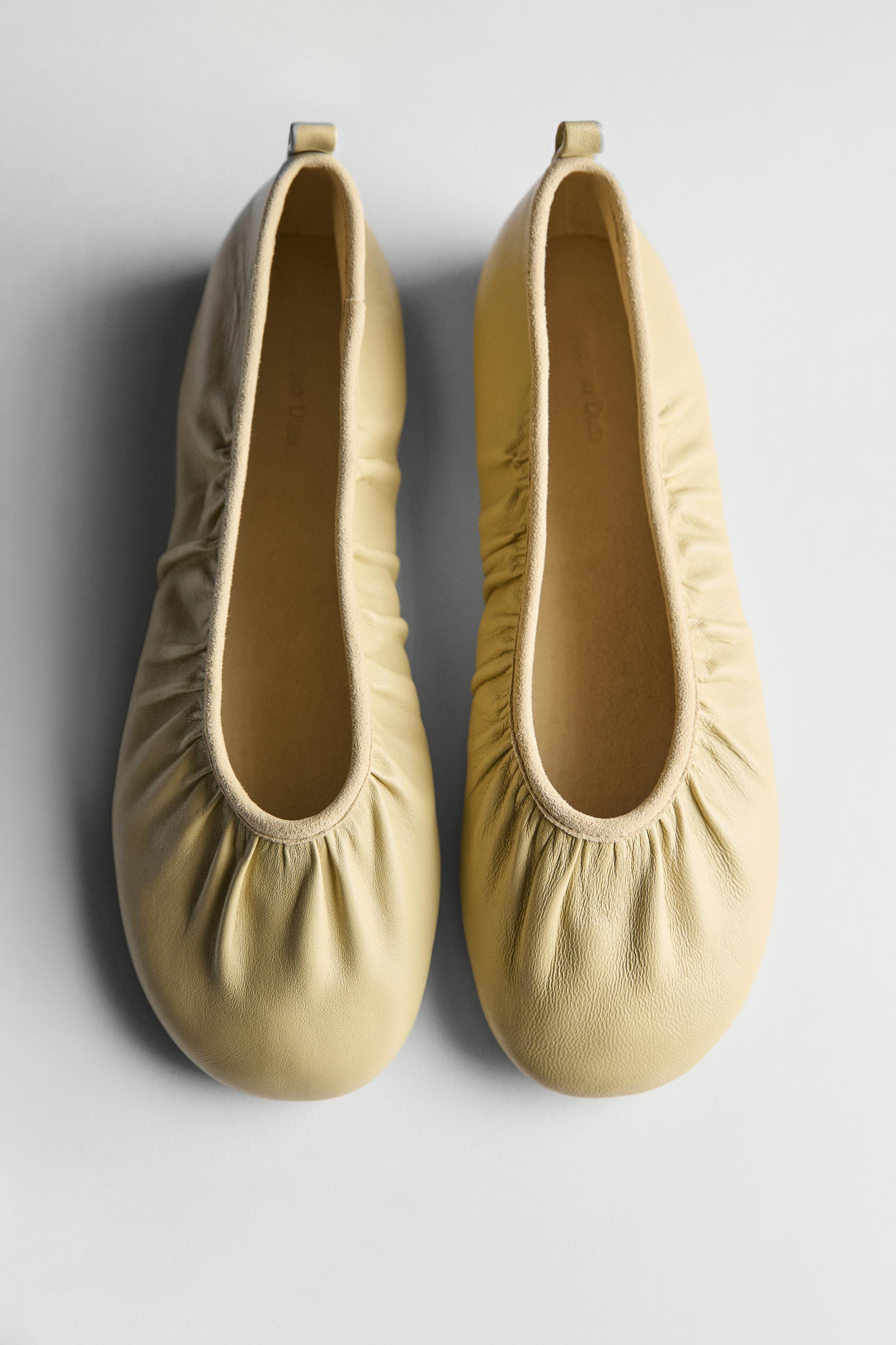 Soft leather ballet flats with gathered detail | Massimo Dutti US