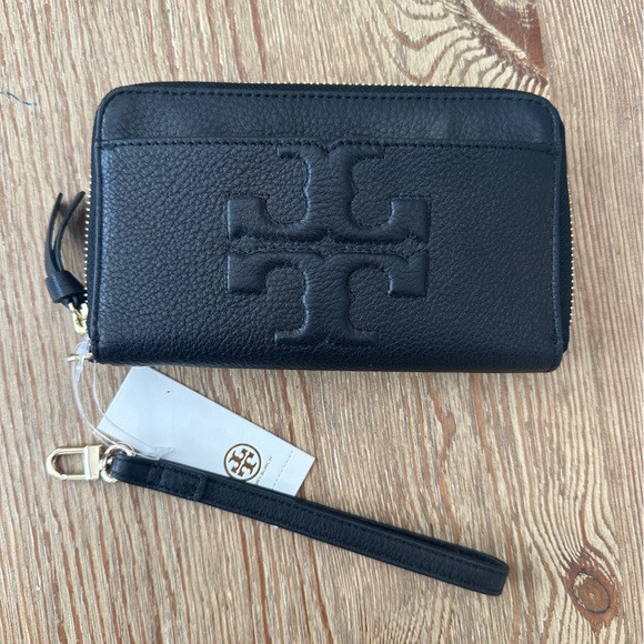 Tory Burch Bombe T Zip SmartPhone Wristlet Black NWT | Poshmark