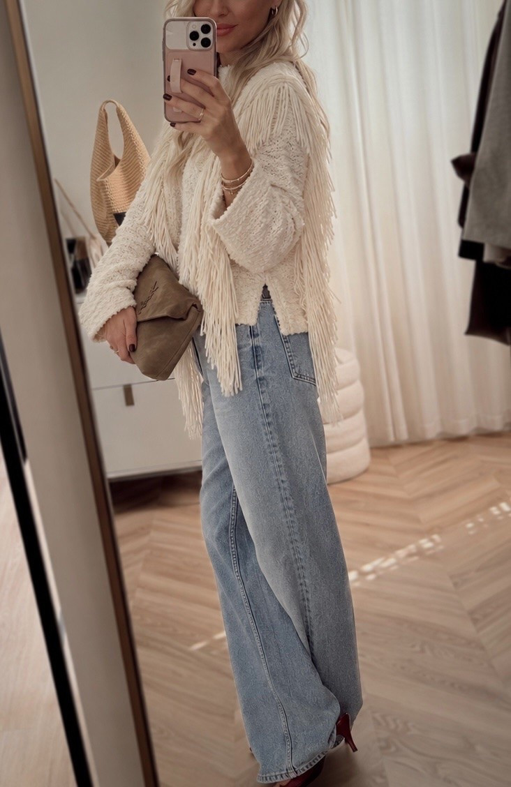 Fall OOTD🍂🤎

Love me some fringe! Denim has the cutest back! I did med for baggy fit

#LTKootd #LTKSeasonal #LTKOver40