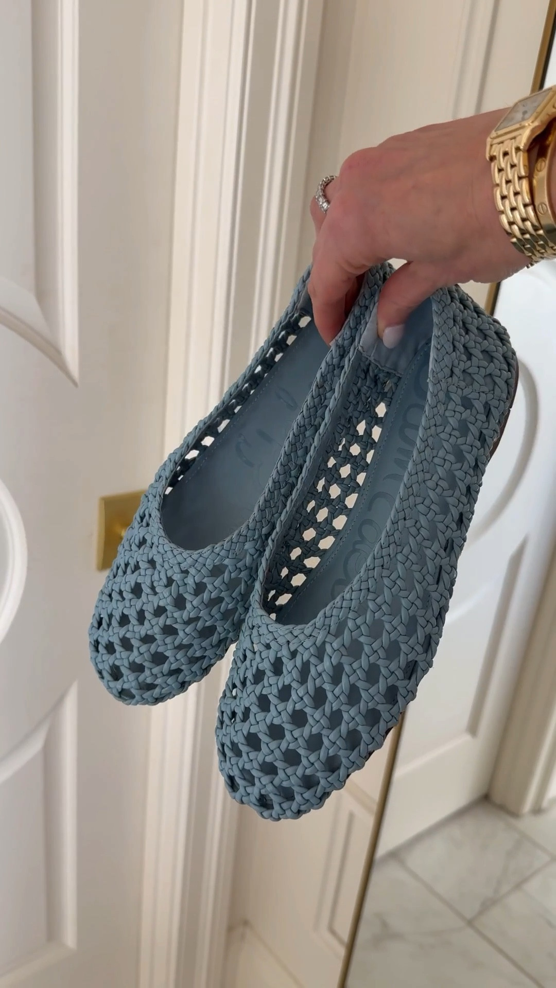 These flats are so comfortable and I’m obsessed with this blue color 💙 Perfect for everyday wear and easy to dress up or down. @Anthropologie 

#LTKootd