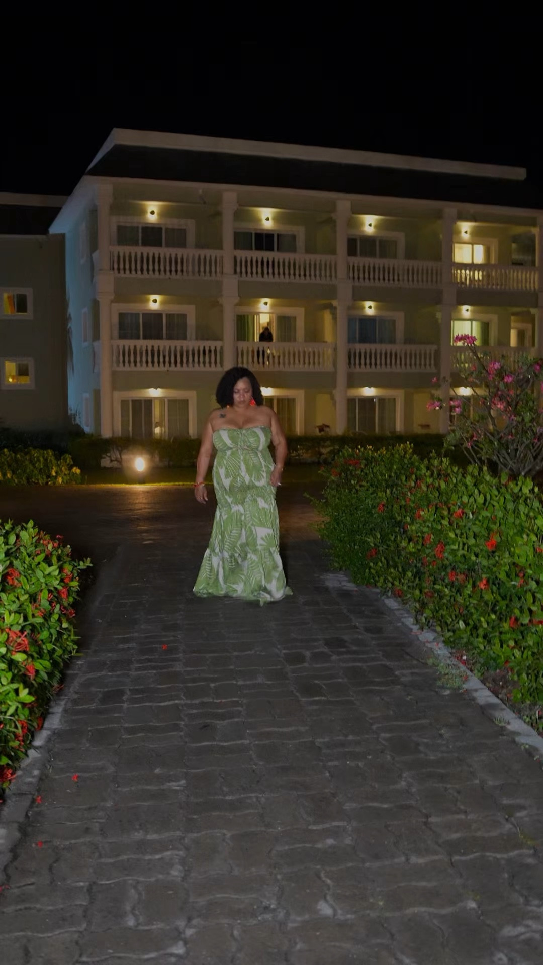 Jamaica night out in this Amazon strapless maxi and she did NOT disappoint. Curves friendly, stays up, lightweight and perfect for resort season. Linking it now — summer is calling 🌿🇯🇲

#LTKPlusSize #LTKgrwm #LTKTravel