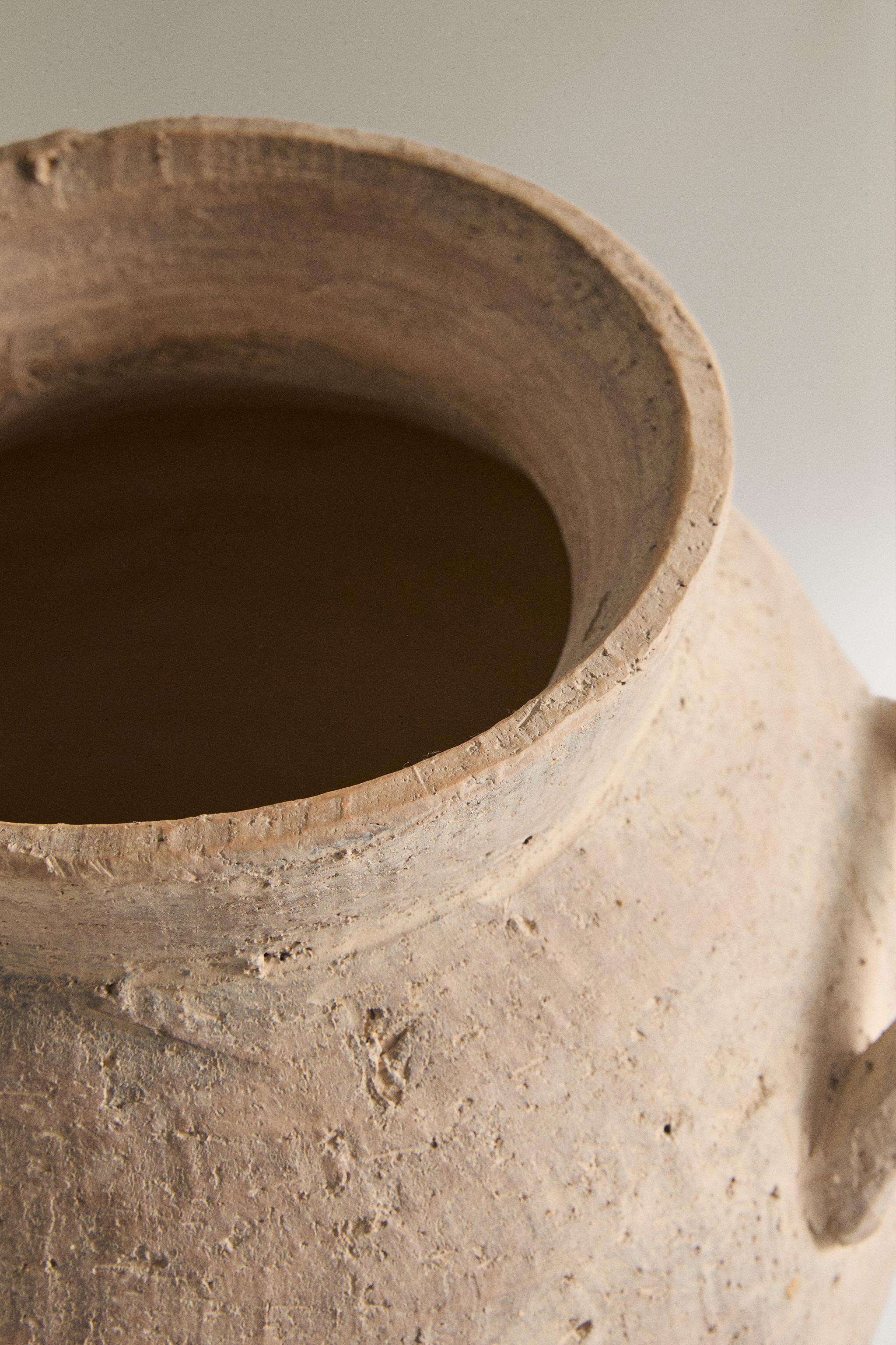 OVAL DECORATIVE CERAMIC VASE | Zara US
