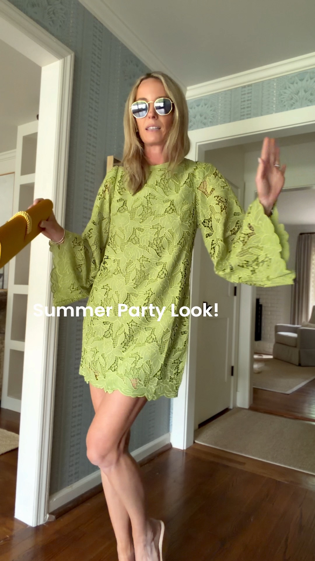 Size small!! Gorgeous!!!! Perfect for back to school parent parties or summer cocktail looks!