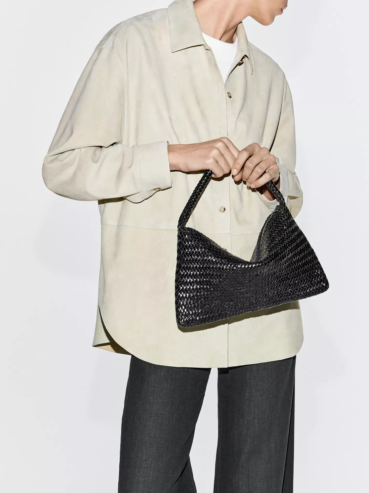 VIEW LOOK
Small braided leather shoulder bag

 £169  Colour:  Black  +3  Add to basket | Massimo Dutti UK