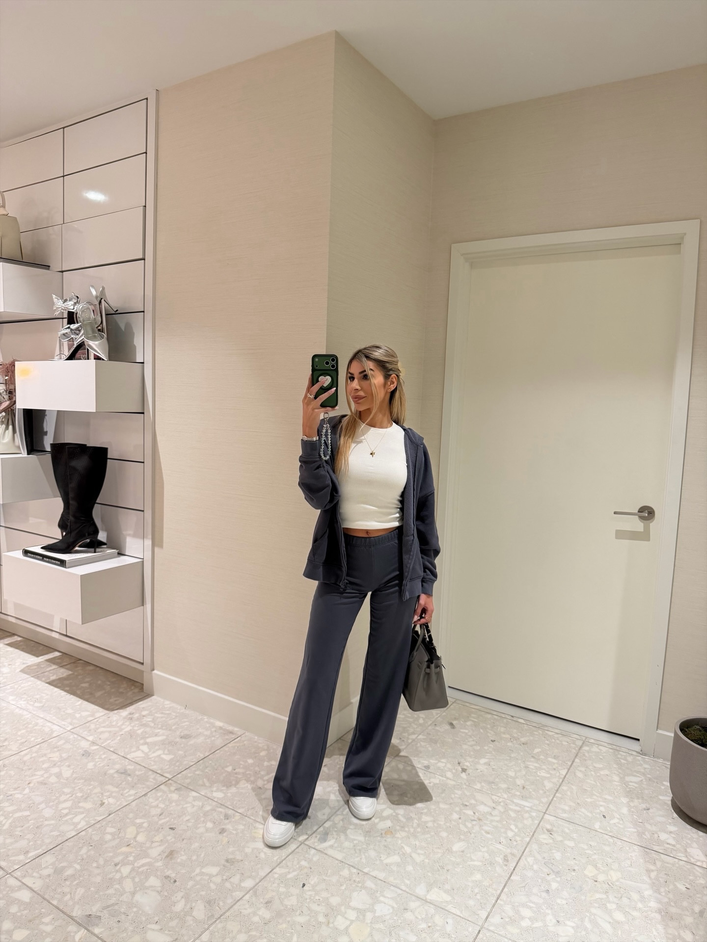 Same but different🌚 I love comfort + versatility! My purple set from @florencebymillsfashion was such a hit, I couldn’t resist the ombré blue 🩶 @nordstrom