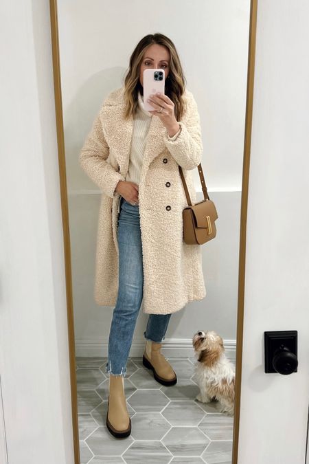 Everything runs tts but I did go up 1/2 size to wear thicker socks with boots. And in teddy coat I took small but xs would have been fine too. Jeans tts and very comfy. 

#teddycoat #samedelmanlaguna #lugsoleboots 


#LTKSeasonal #LTKshoecrush #LTKsalealert