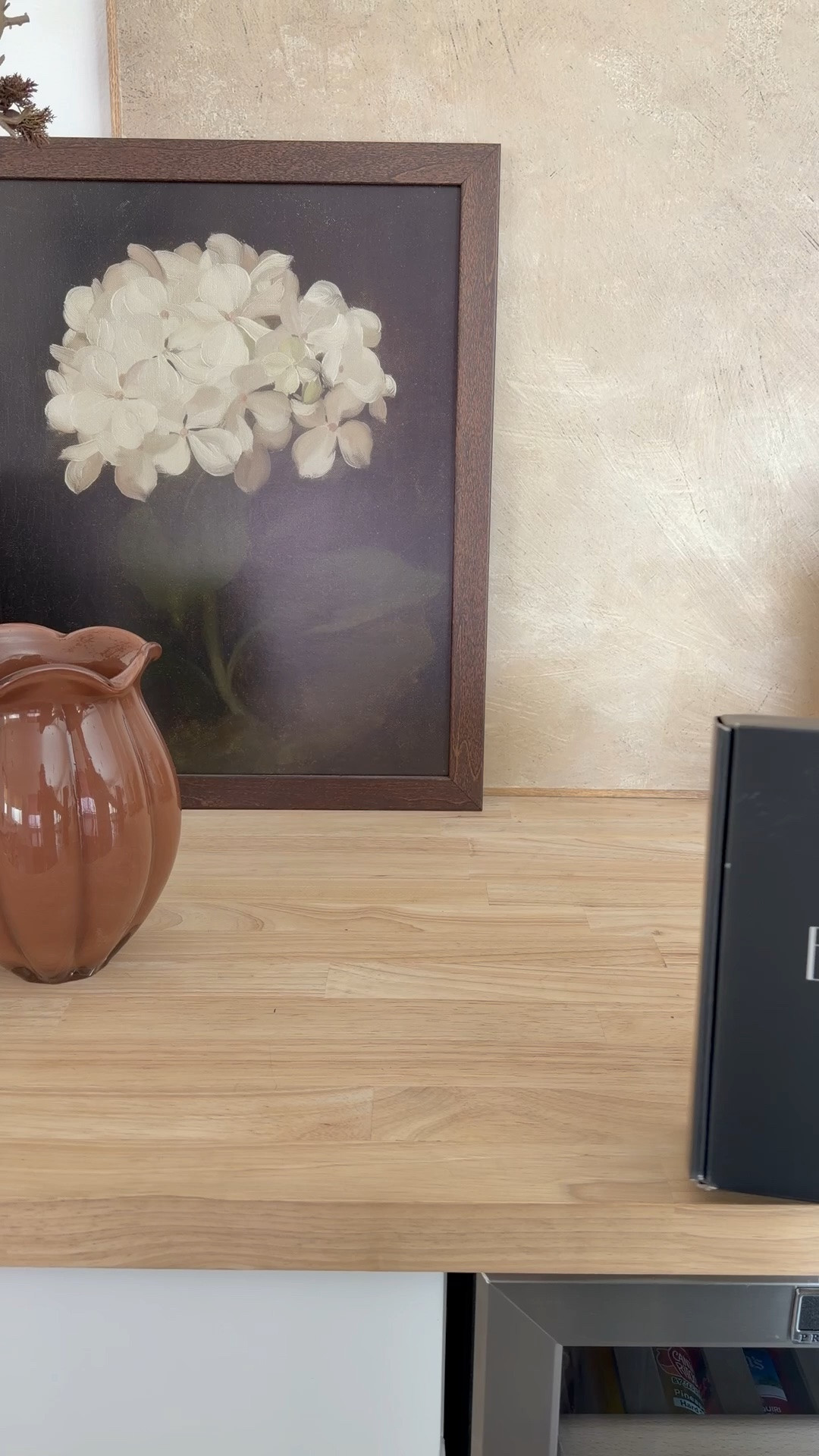 A little something new for the season. 

So excited to introduce Boxy, the newest candlestick design from @everlastingcandle . Its clean, sculptural shape adds the perfect statement to any space, while the way it catches and reflects the candlelight makes it even more beautiful when lit.

Paired with the new Jervis Vase in Deep Dune, this warm, earthy combination is giving all the cozy fall vibes. 🍂

Boxy Collection — Gold
Jervis Vase — Deep Dune

#everlastingcandle #cozy #fallvibes #neutralaesthetic #organicmodern

#LTKHome