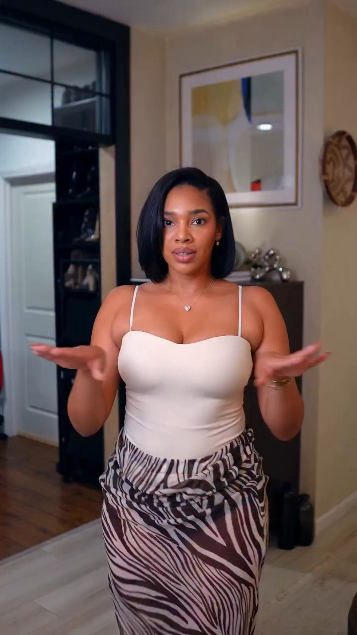 One top. Three ways. Built in bra 😱 that’s what @dazzwear.us gives us in this 3 in 1 Cami. So good that it HAS to be designed by a woman!! Comment CAMI and I’ll send you the link 🤍