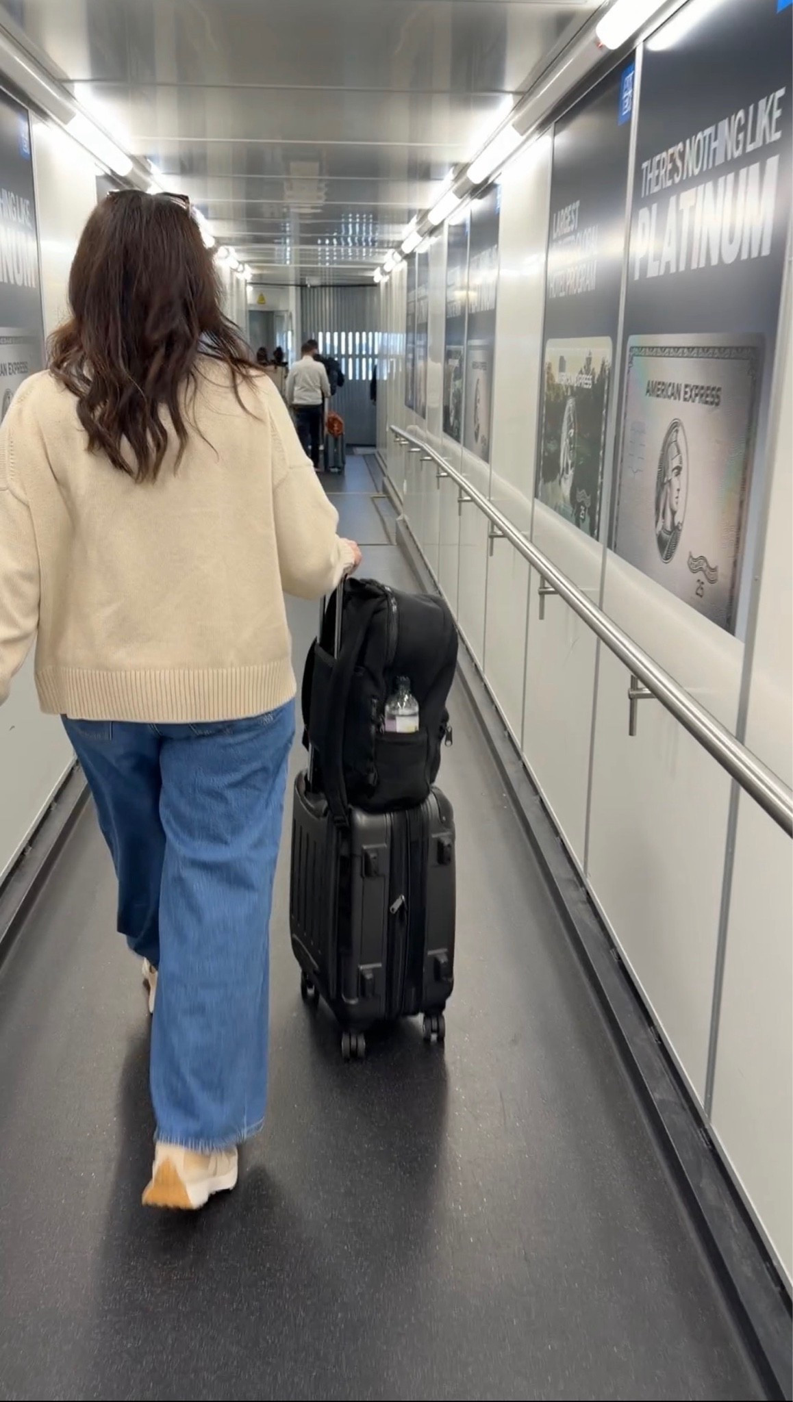Long travel days are so much easier when you’re prepared. ✈️ These are our airport and long-flight favorites for staying comfortable, organized, and making the whole travel day feel a little less exhausting from check-in to landing.
