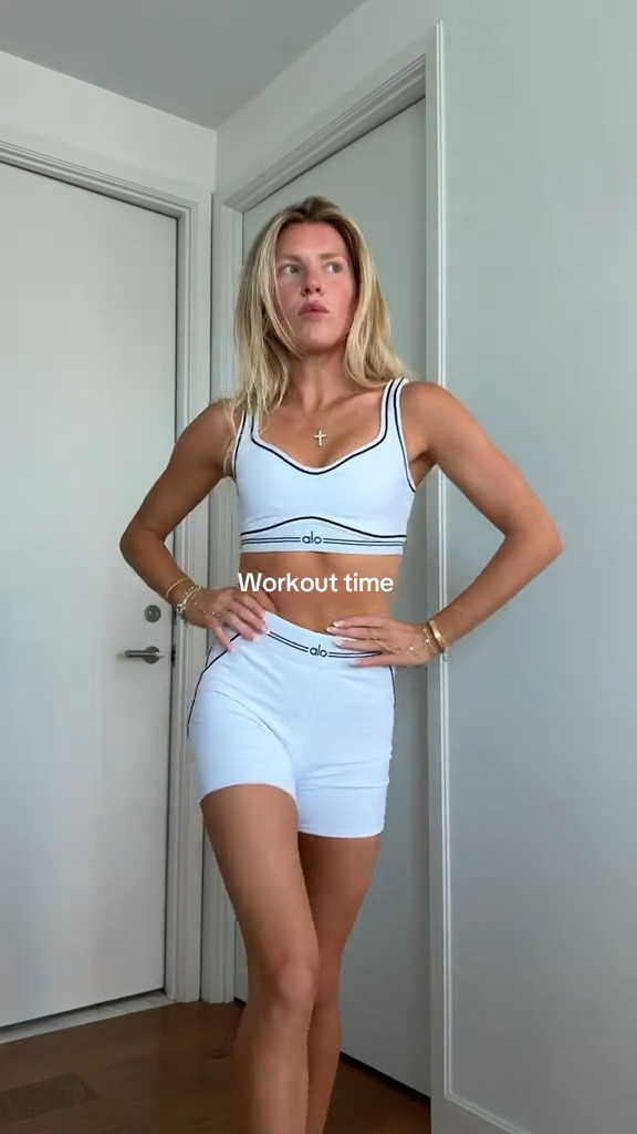 Happy Tuesday 🤍☀️

#LTKActive #LTKFindsUnder50 #LTKBeauty