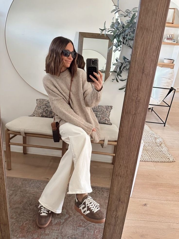 Fall 2025 fashion trend outfit inspo:
Brown sneakers