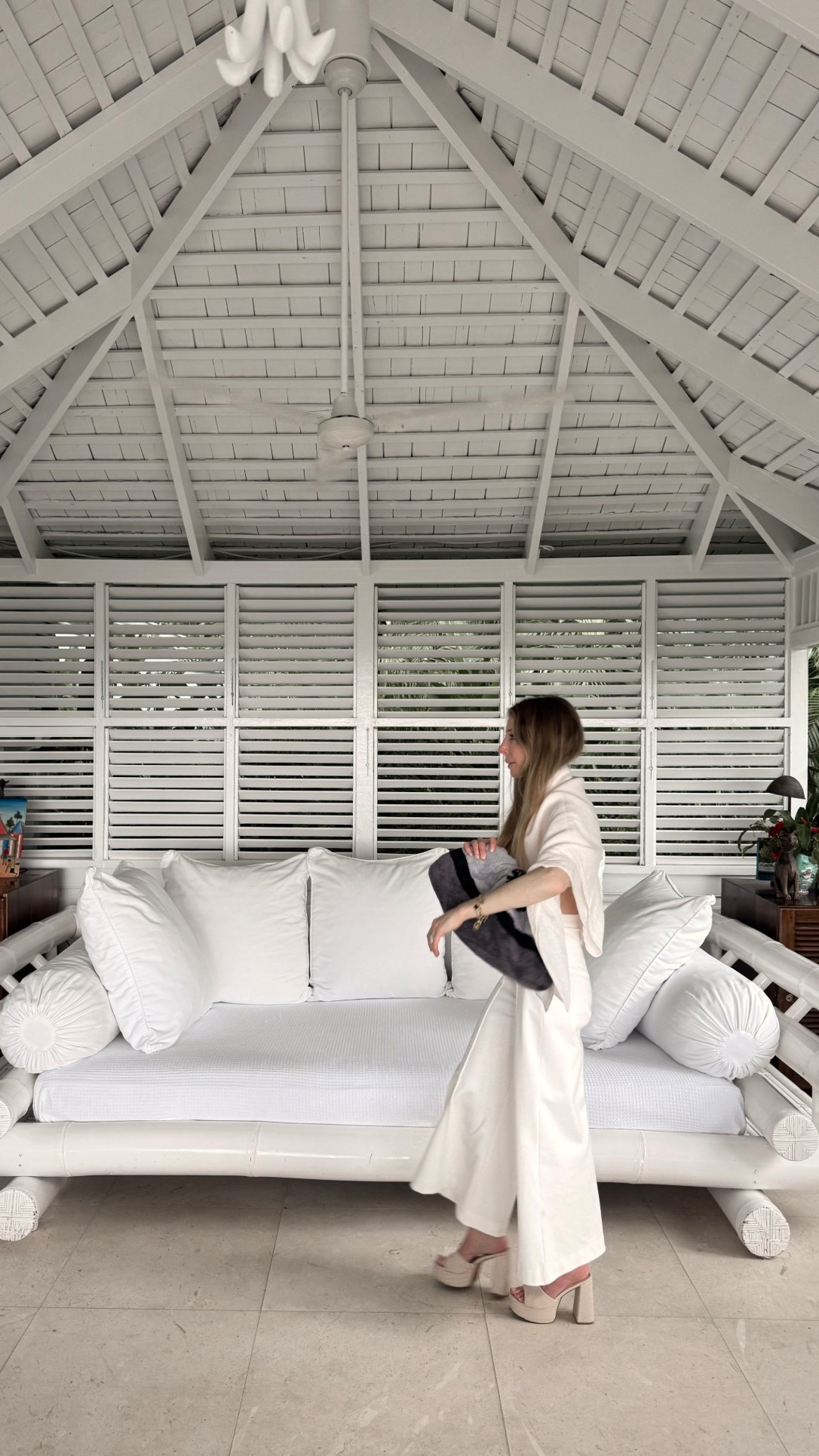 Most flattering white pants! 

#LTKgrwm #LTKootd #LTKTravel