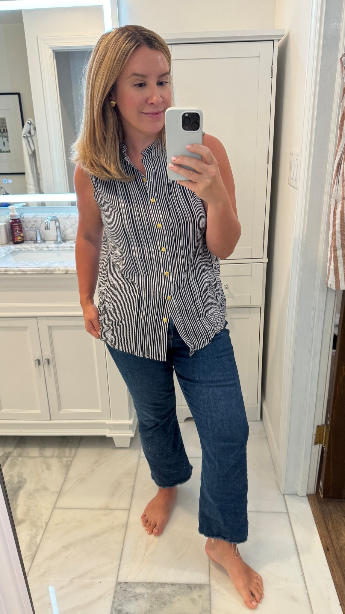 Casual outfit, mid size style 