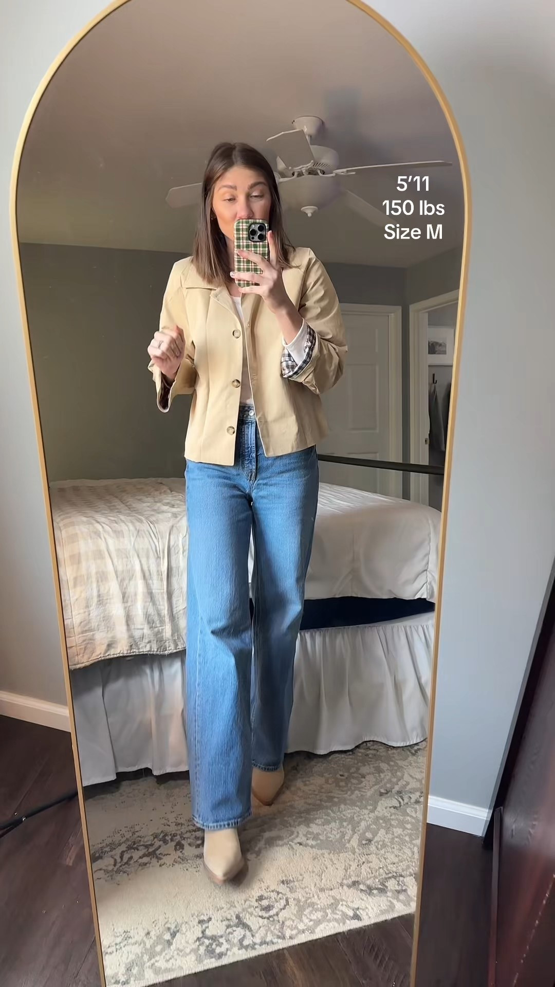 Light khaki cropped trench coat for spring

5’11
150 lbs
36 C
Size M

#LTKgrwm #LTKootd #LTKmomlife