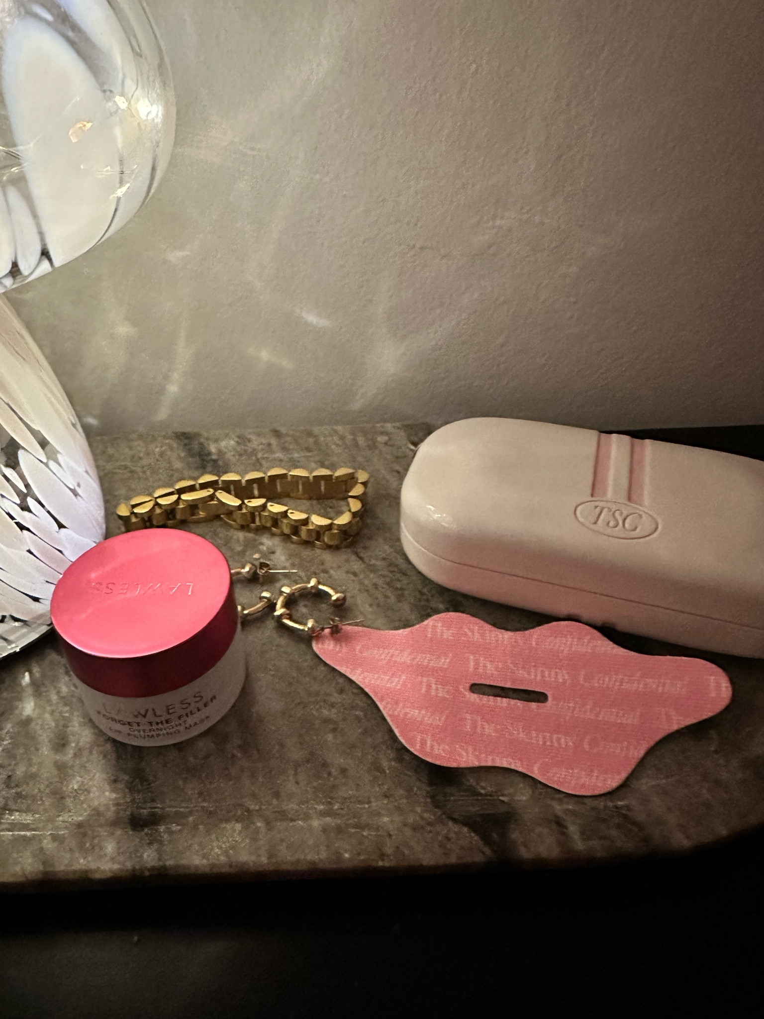 What’s on my nightstand ✨☁️🫶🏻

#LTKbeauty #LTKU #LTKfindsunder50