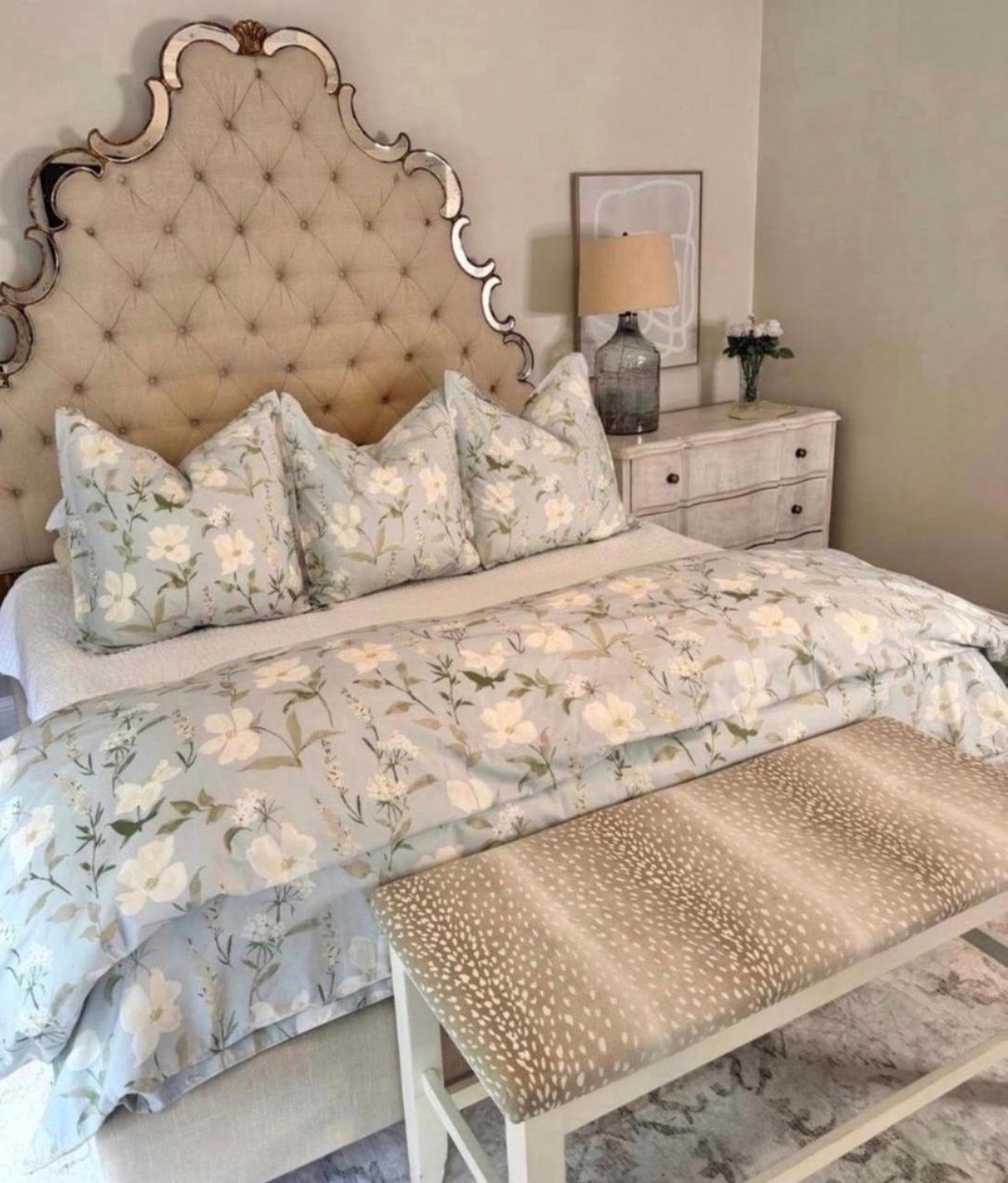 If you're in need of a bedroom refresh but you're looking for something with made from organic materials, Here you go! It's so hard to find cute patterns while also keeping your bedroom Lo-tox!