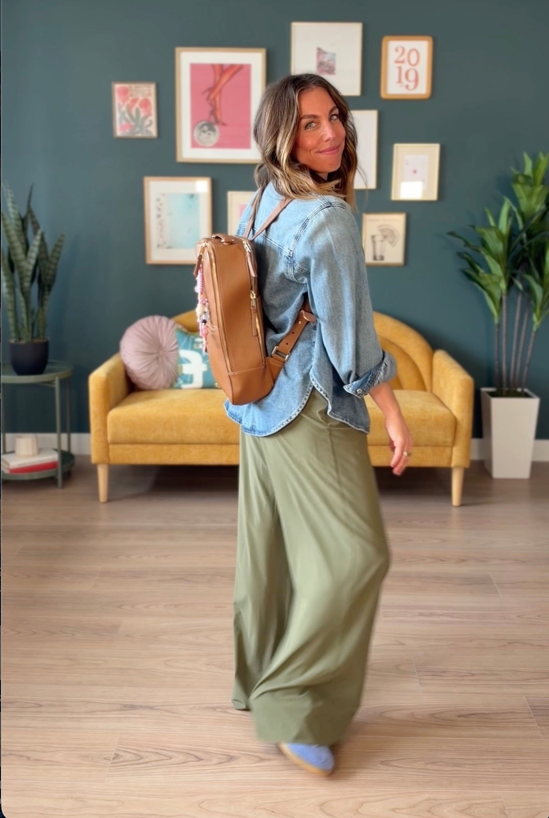 The viral 🎯 pants that look great on everyone! Some colors come in different lengths. 👏🏻👏🏻👏🏻 Katie and Melissa and both 5’2”. Lindsey is 5’4” and Abby is 5’5”. We suggest sizing up one.
