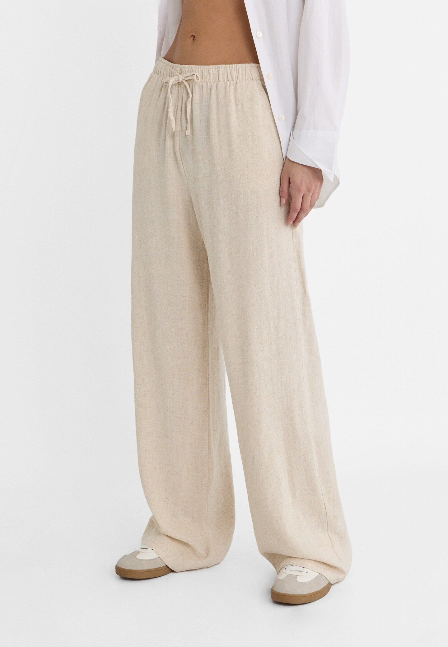 Loose-fitting linen blend trousers - Women's fashion | Stradivarius United Kingdom | Stradivarius (UK)