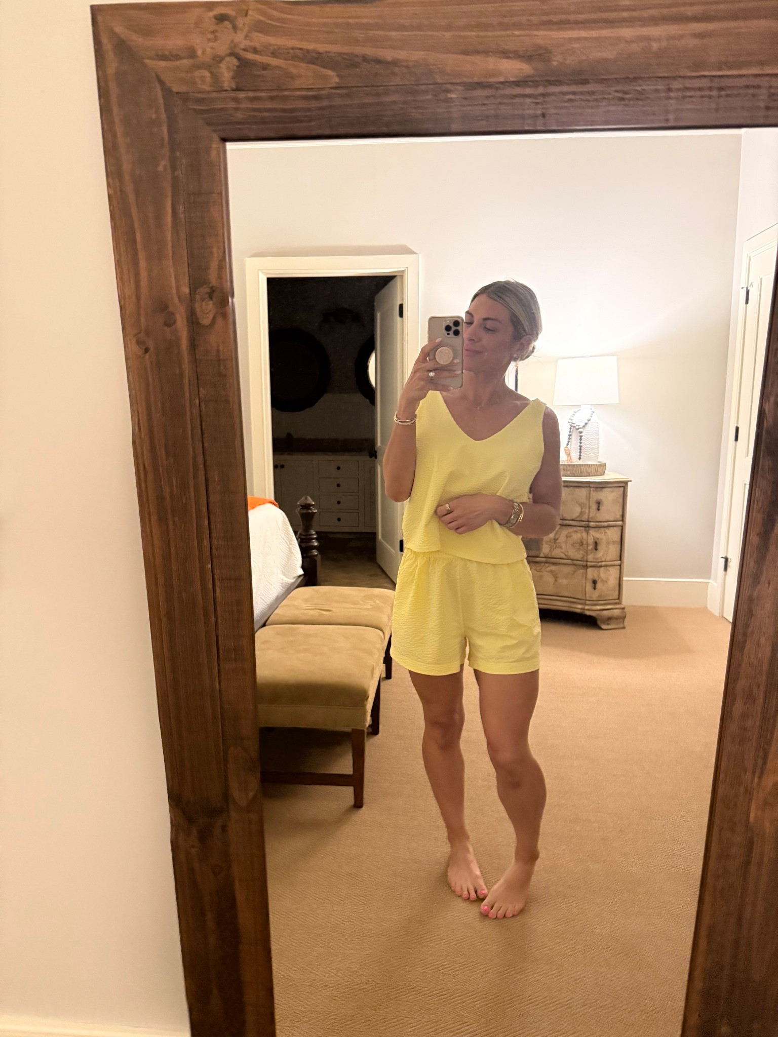 Love this lightweight non wrinkle material from vuori! 
M in top
S in bottom 



#LTKFindsUnder100 #LTKSaleAlert #LTKActive