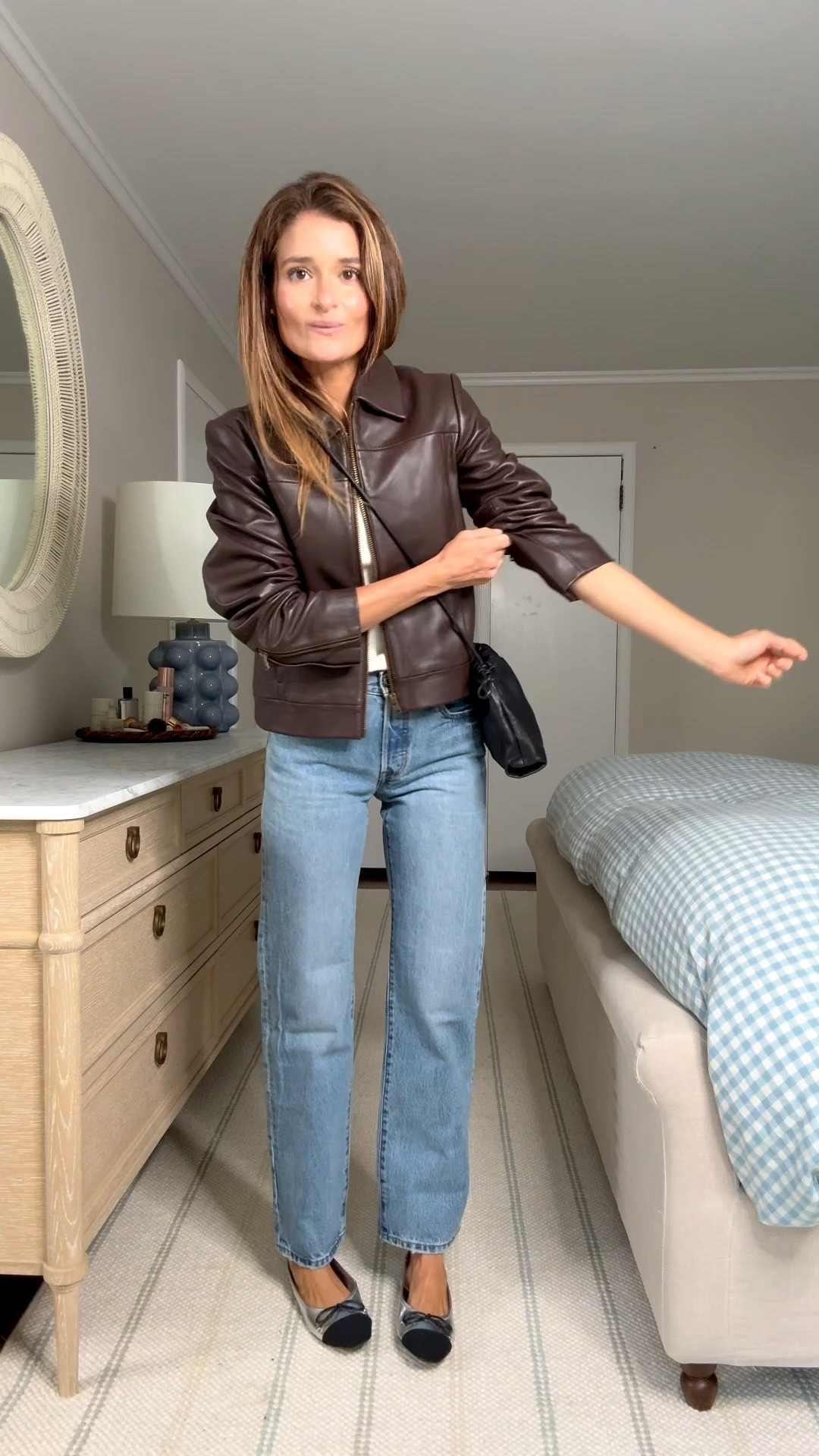 The jeans I’ll never quit ❤️wearing the 501 90s in the wash “shout out stone”. Love my 501 90’s so much I own in multiple washes. Seriously the best Denim for under $100 you can find! Linked my favorites here. They runs tad baggy so I always size down 1  All part of the Levi’s 30 to 50% off site wide! Took a size 24 x 30 length.

ad @levis #levisltkpartner #levis
