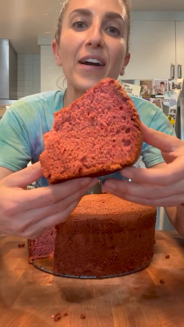 Strawberry sponge cake🍰

#LTKVideo #LTKSeasonal