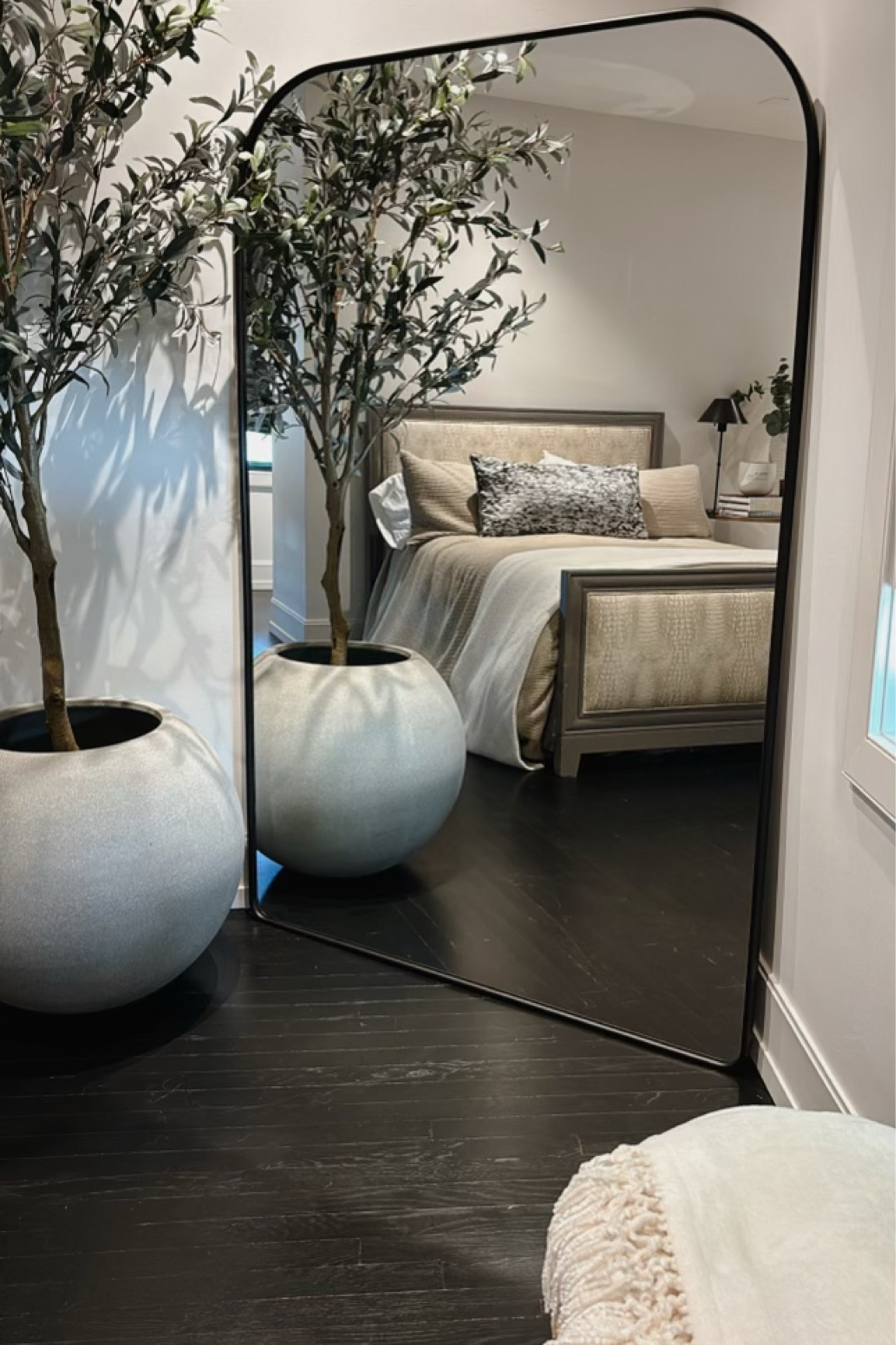 Love this mirror 

#westelm #mirror #design 


#LTKHome