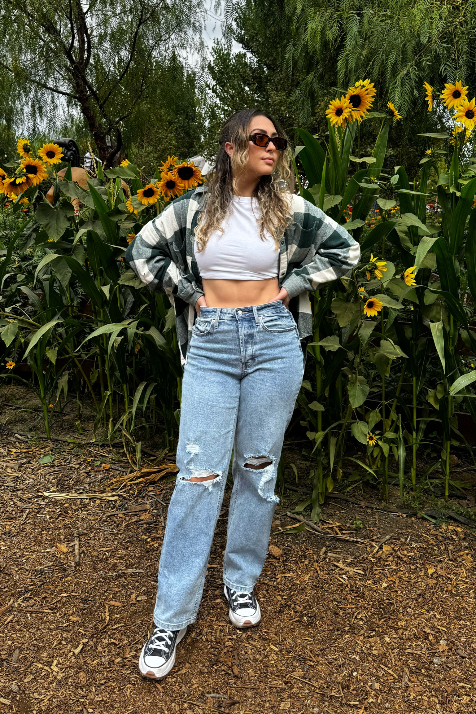 If you struggle to find jeans that fit you, this post is for you!!! I have bigger hips and a smaller waist so I can NEVER find jeans that fit. I stumbled upon these at Target and just had to share with you guys! HIGHLY recommend! They’re also such an affordable price, can’t complain about that! 

Also, thank goodness these Converse are platform, high top AND waterproof - it downpoured shortly after I took this picture and my feet stayed dry even while walking through mud, wet grass, and puddles. 

Full outfit is linked :) 