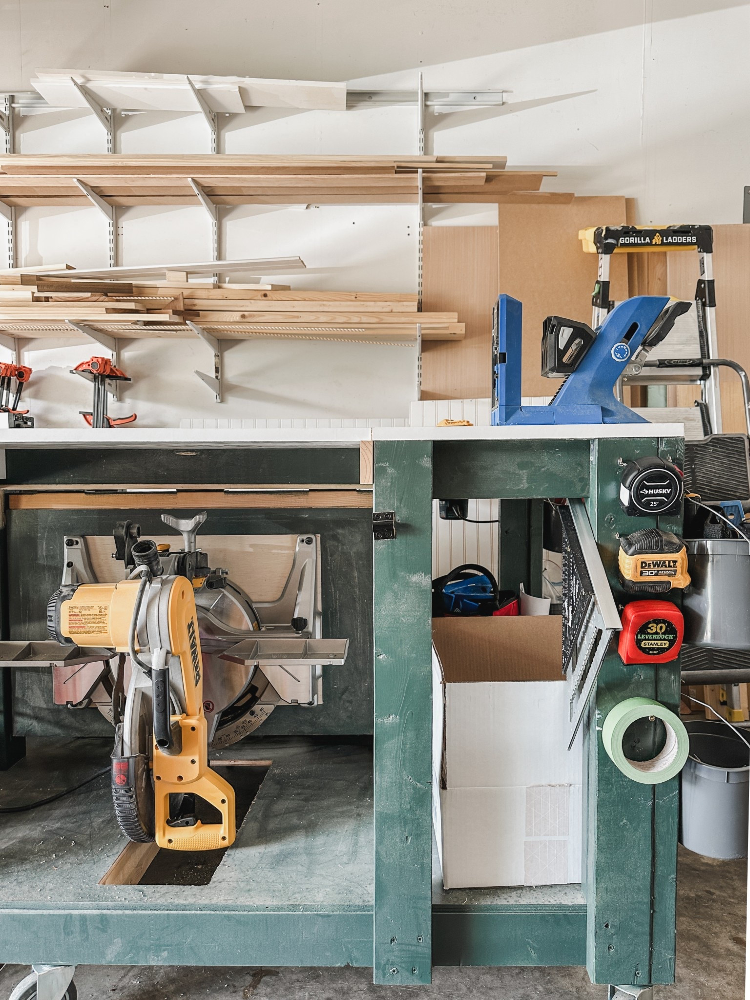 Workshop dreams really do come true! These plans for a rolling workbench are essential for the DIYer  